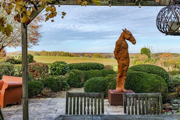 Property on land with breathtaking views of the fields