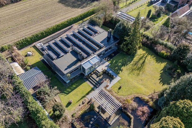 Discreet gelegen woning op 2.701 m². Opsplitsingspotentieel!