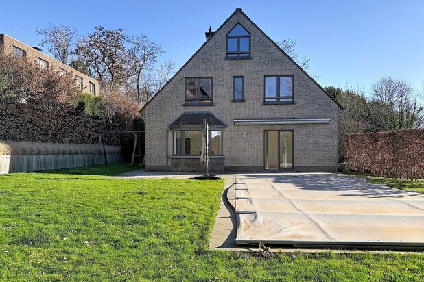 Dieweg: 3-zijdig huis + verwarmd buitenzwembad