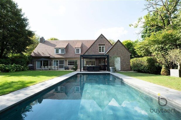 EXCLUSIEF: stijlvolle villa met een tijdloze inrichting op een toplocatie te Schilde!