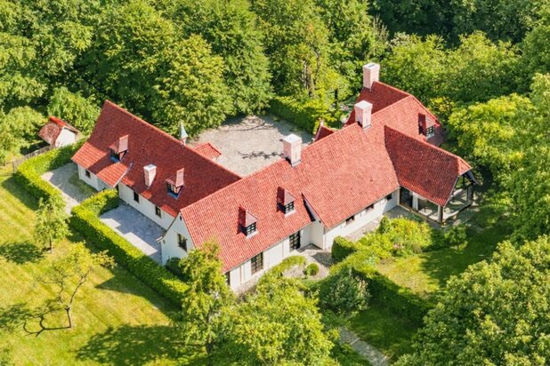 Exclusive Country-Style Villa in a Prestigious Residential Estate