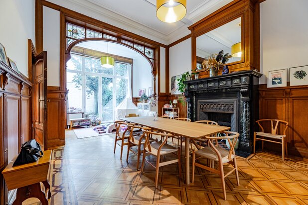 Between Chatelain and Louise, building with 4 flats