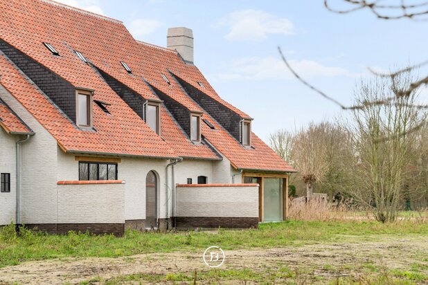 Élégante maison d'angle dans le paisible Lapscheure