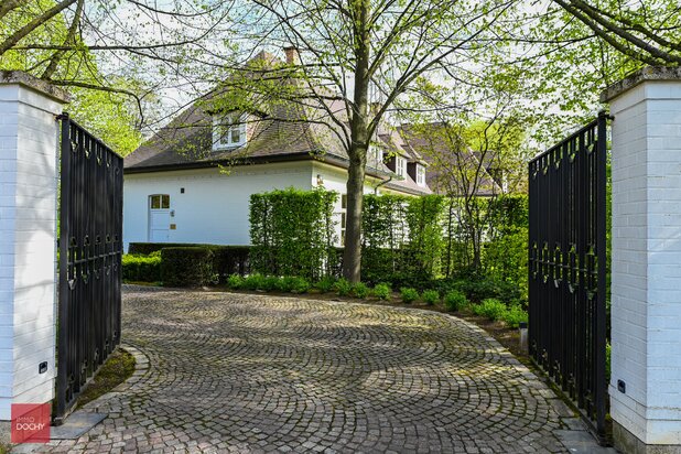 Zeer goed onderhouden ruime villa op ca. 4.000m²