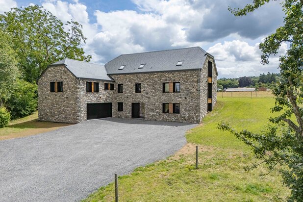 Exceptional 6-Bedroom Villa Near Marche