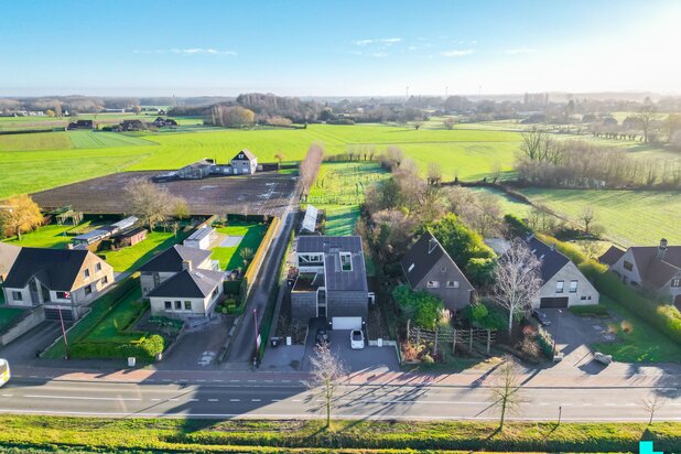Architecturale villa op uitzonderlijk ruim perceel nabij dorpskern Merelbeke