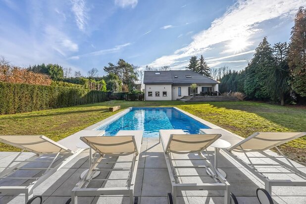 Schilde-Bergen: energiezuinige villa met zwembad  