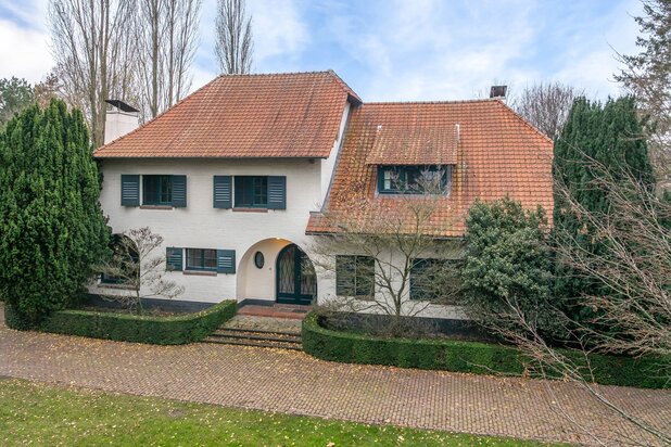 Stijlvolle villa met zwembad en uitzonderlijk potentieel