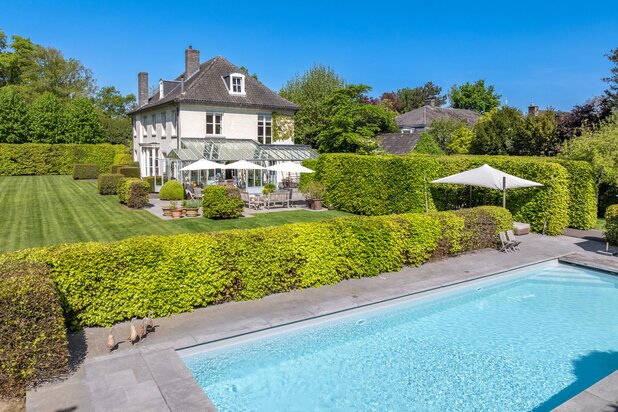 Unieke parel op royaal perceel (3.877 m²) met bouwgrond