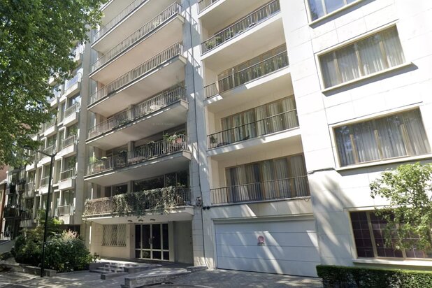 Penthouse rénové de 4 chambres de 235 m2 + garage