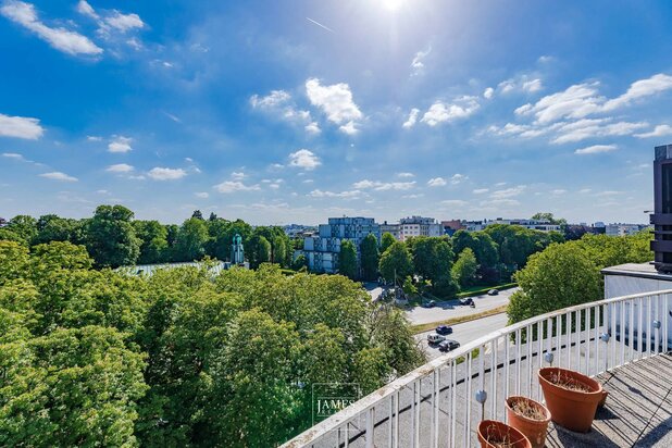 Un duplex penthouse à rénover face au Palais Stoclet