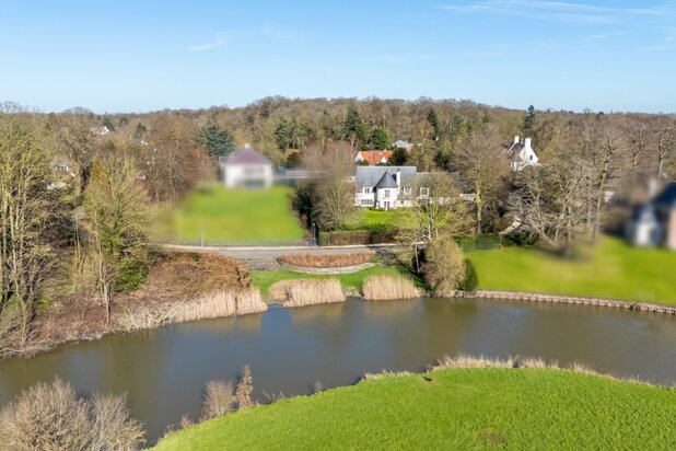 Exclusieve villa in het Leiepark met zicht op de Leie en de Ooidonk Meersen.