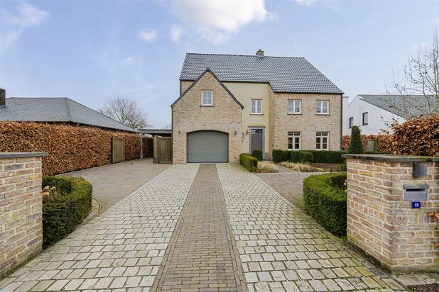 Woning in pastoriestijl met 4 slaapkamers.