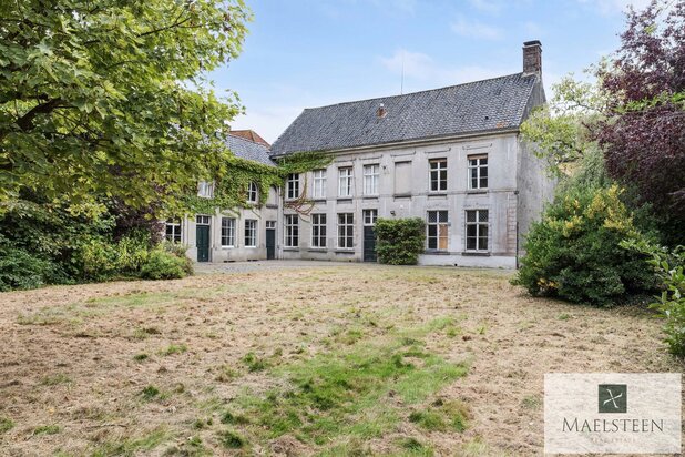 Historisch herenhuis op 3.611m2 in centrum Ruiselede