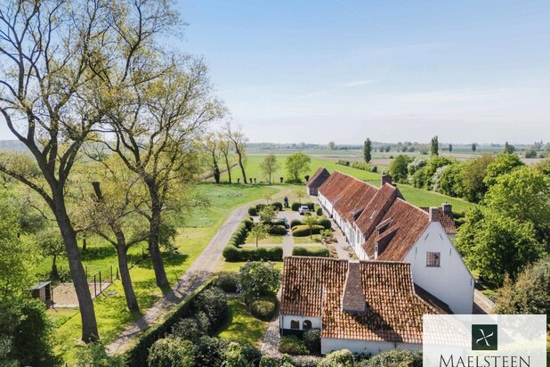 Ferme monumentale à distance cyclable de Bruges