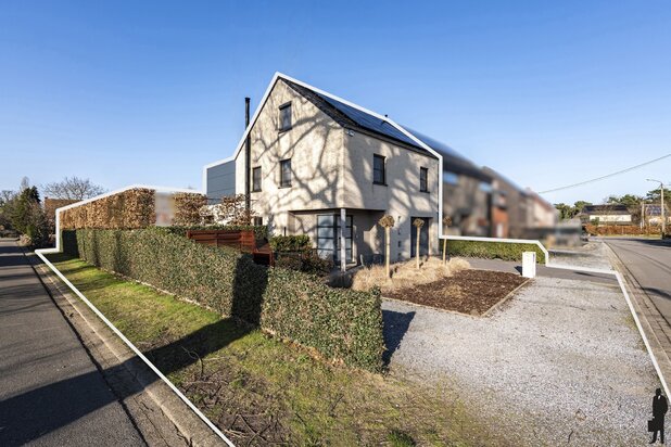 Hoogwaardig afgewerkte, ruime, recente woning met 5 slpk.