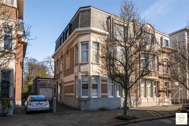 Karaktervolle woning met tuin en grages