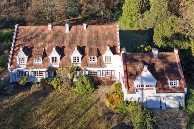 Standingvolle te renoveren villa van 520m² op 53 are