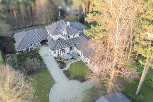 Statige villa met een tijdloos karakter en majestueuze uitstraling