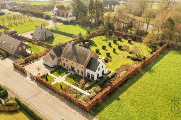 Prachtige klassevilla met mooi aangelegde tuin