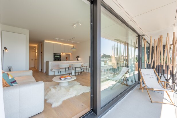 Volledig gerenoveerd appartement met zuidgericht terras heel centraal gelegen op de Kustlaan.