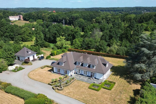 DISCREET achterin gelegen villa, uitzonderlijk RUSTIG op een UNIEK PERCEEL van 6,10 hectare, in groene rand LEUVEN
