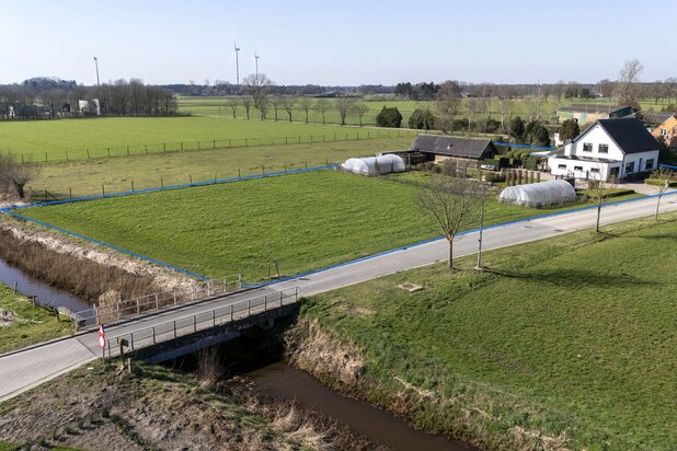 Villa op een perceel van 3.780m² in de Wampvallei in Arendonk