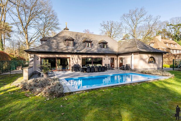 Instapklare villa met zwembad op rustige ligging te Schilde!
