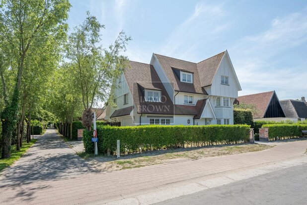 Villa in klassiek stijl met verwarmd zwembad in Het Zoute