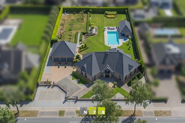 VILLA MET PRACHTIGE TUIN, ZWEMBAD, JACUZZI & POOLHOUSE