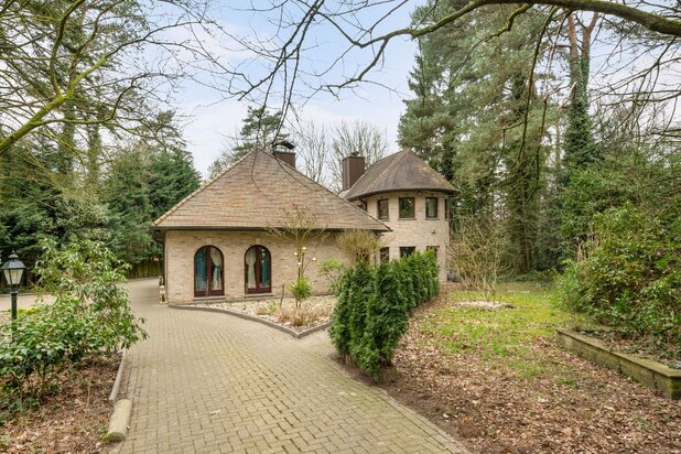 Villa sur une parcelle arrière de 3 905 m², score EPC très favorable.