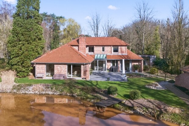 Exclusief gelegen villa van 345m² op 30 are met grote vijver