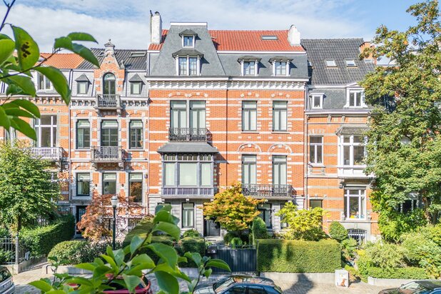 Bourgeois Mansion from 1890 – Ixelles Ponds District