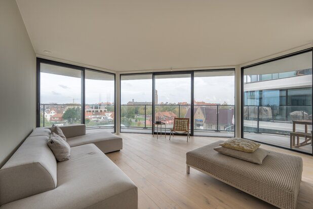 Stylish and bright apartment with panoramic terrace in Lake Garden