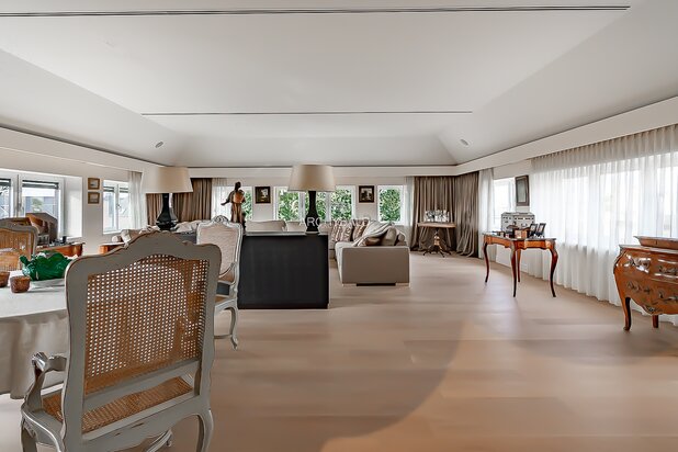 MAGNIFIQUE APPARTEMENT D'ENVIRON 300 M²- PRACHTIG APPARTEMENT VAN ONGEVEER 300 M²