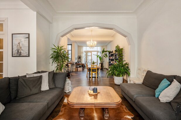 Authentiek appartement met hoge plafonds en terras