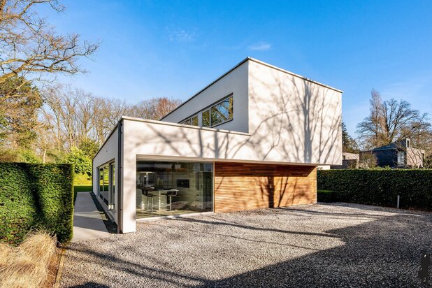 Moderne, vrijstaande villa op ca.1.380 m² met zwembad op toplocatie te Vriesdonk!