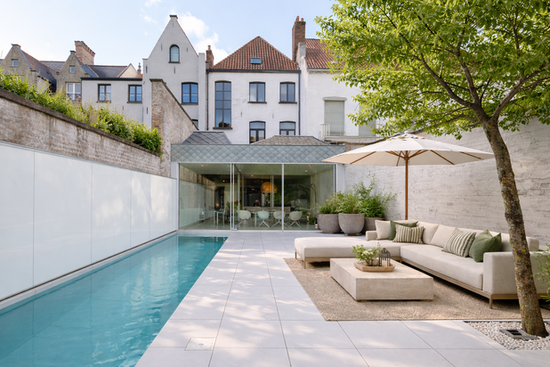 Architecturaal herenhuis met zwembad in hartje Brugge