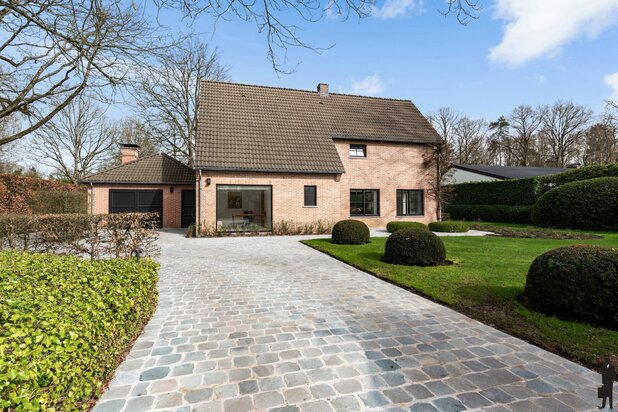 Instapklare villa, (2.300 m²), rustig gelegen, grens Schilde
