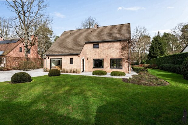 Instapklare villa, (2.300 m²), rustig gelegen!