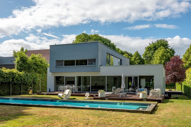 MODERNE VILLA MET VERWARMD ZWEMBAD