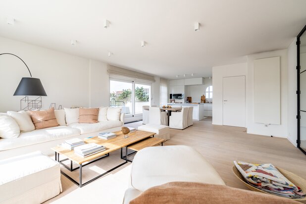 Appartement de coin de standing avec grandes terrasses au Zoute