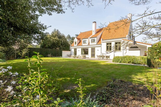 Villa rénovée avec magnifique jardin orienté au sud
