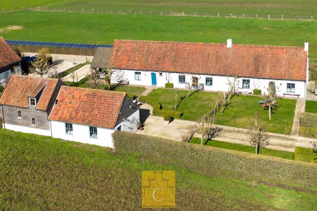 Idyllisch gelegen landgoed, voormalige hoeve, met karakterwoning, vakantieverblijf/boutique B & B met 6 vergunde kamers, parking en weide op circa 1 ha