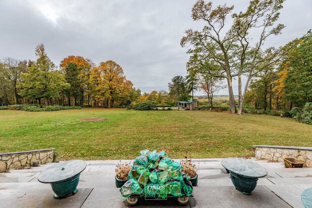 Maison avec magnifique jardin de 76 ares offrant une vue imprenable sur les hauteurs de Lasne
