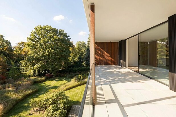 Appartement met 2 slpk van 127 m² + terras van 30 m² en 2 parkeerplaatsen