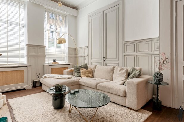 Karaktervolle, volledig gerenoveerde woning met 4 slaapkamers en stadstuin in het hart van Berchem