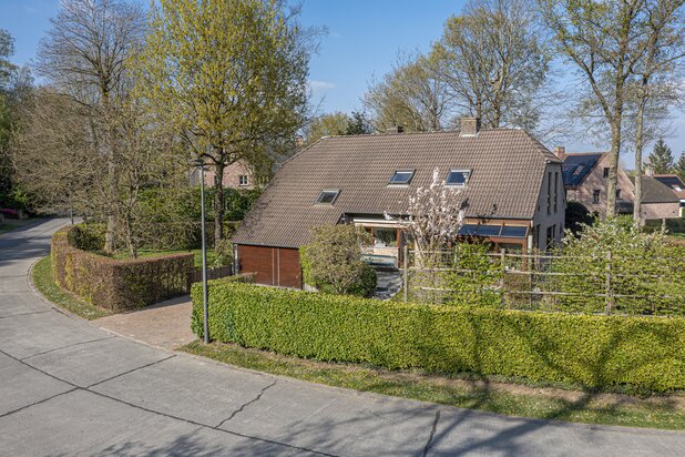 Spacieuse et superbe villa 5ch dans une rue résidentielle.