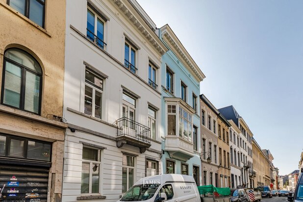 Un penthouse avec terrasse rue Souveraine