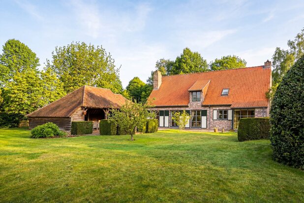 Landelijke villa met cottage bijgebouw. 
